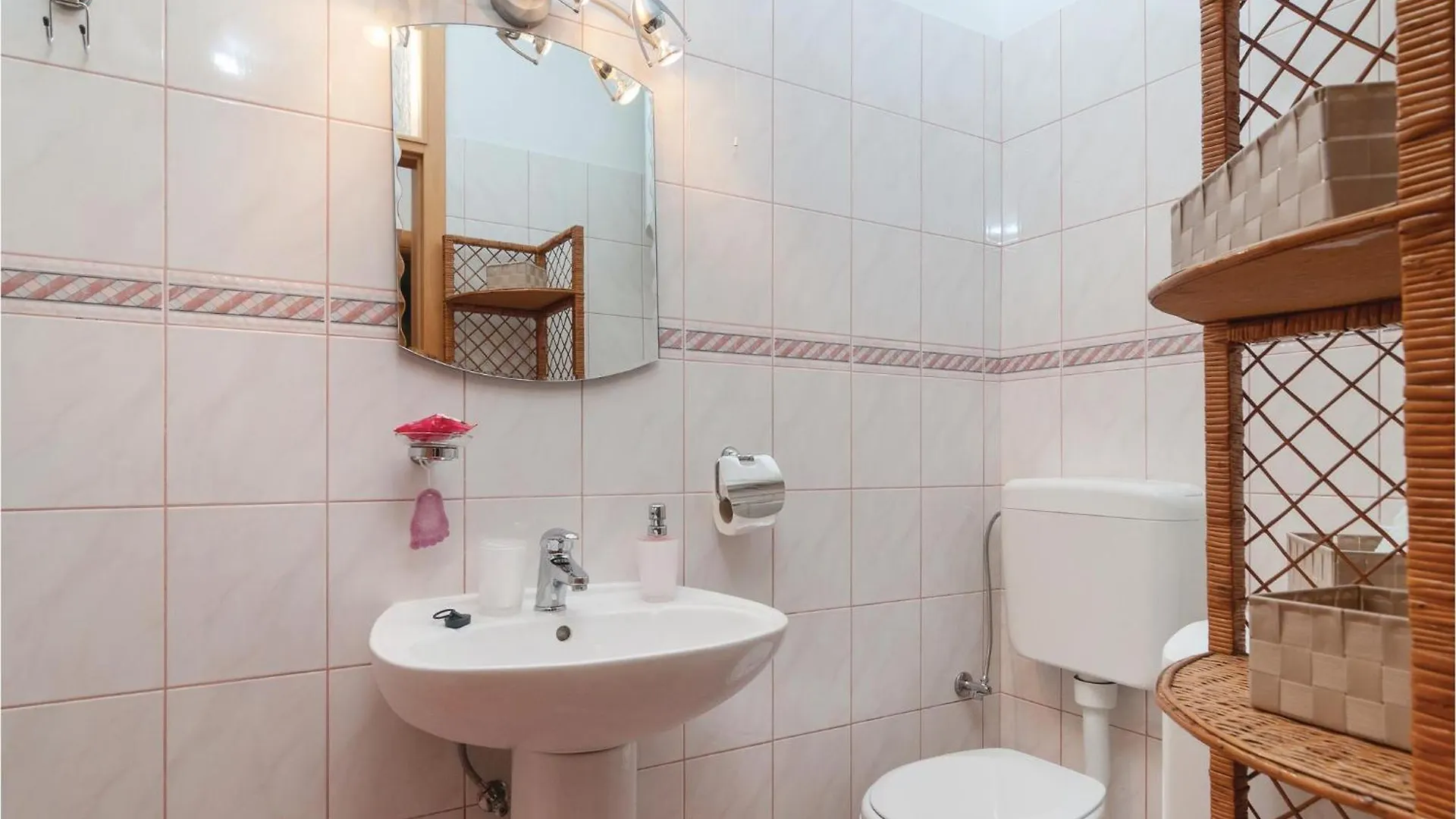 Lovely Apartment In Split With Wifi